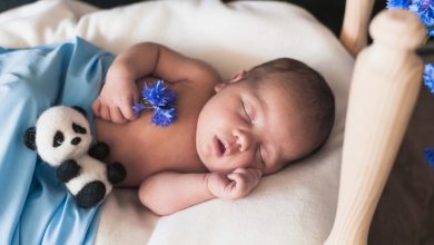 bebé durmiendo / besos a los bebés / Los 10 nombres bíblicos más bonitos para niños - ¿Por qué a mi bebé se le cae el cabello?
