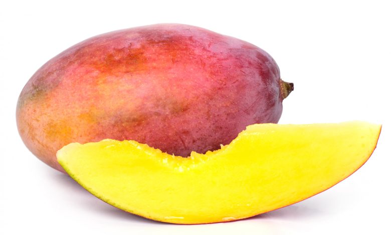 foto de mango sobre la mesa