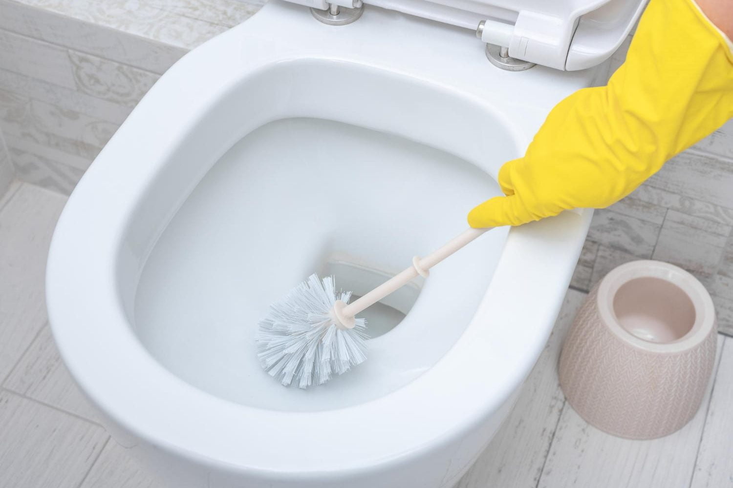 ¿Cómo eliminar los malos olores de alcantarillado en el baño?