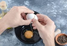 ¿Puedo comer huevos si tengo el colesterol alto? / huevo frito - huevos crudos