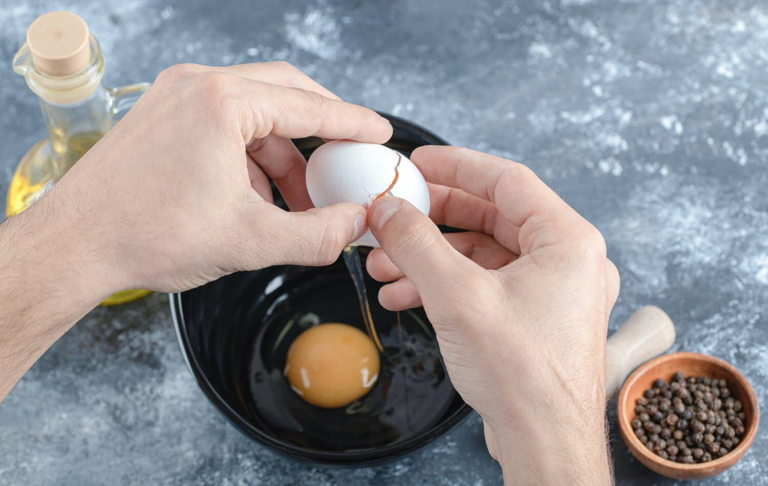 ¿Puedo comer huevos si tengo el colesterol alto? / huevo frito - huevos crudos / desayuno