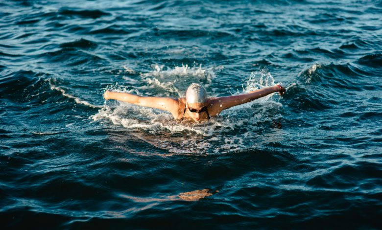 Nadar o correr: ¿Cuál es el mejor deporte para bajar de peso? / estrés y la hipertensión
