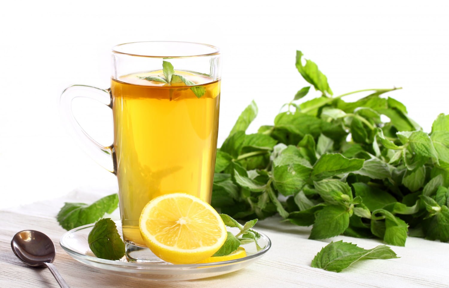 Beneficios del Té de hierbabuena con limón en ayunas